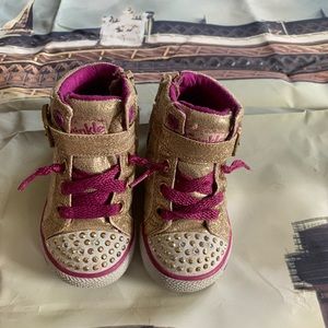 Gold Tinkle Toe Shoes!